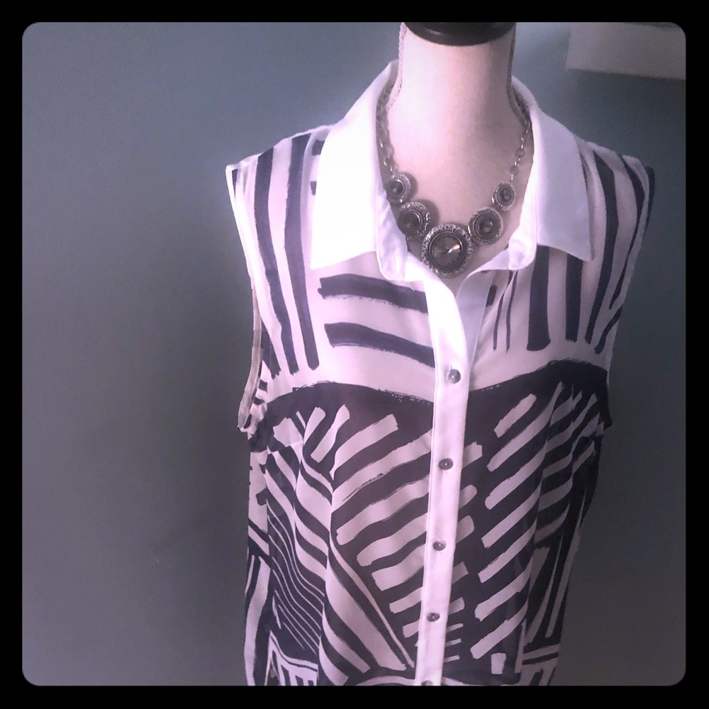 NWT Button down sleeveless long Navy & White top